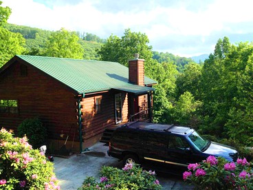 Cozy Log Cabin Getaway in the Woodlands near the Appalachian Trail in Georgia - glamping.directory