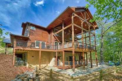 Amazing Glamping Site with Home Theater, Hot Tub and Games Room near the Great Smokies, Tennessee - glamping.directory
