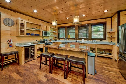 Amazing Glamping Site with Home Theater, Hot Tub and Games Room near the Great Smokies, Tennessee - Sevierville, Tennessee - glamping.directory