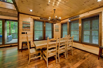 Amazing Glamping Site with Home Theater, Hot Tub and Games Room near the Great Smokies, Tennessee - Sevierville, Tennessee - glamping.directory