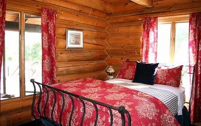 Luxury Cabin with a Hot Tub near Yellowstone Park in Montana - Nye, Montana - glamping.directory