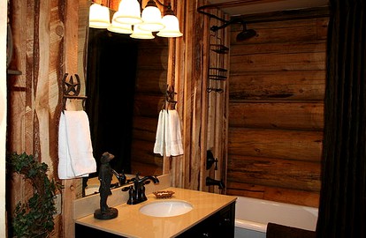 Luxury Cabin with a Hot Tub near Yellowstone Park in Montana - Nye, Montana - glamping.directory
