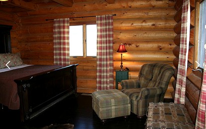 Luxury Cabin with a Hot Tub near Yellowstone Park in Montana - Nye, Montana - glamping.directory