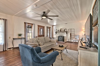 Luxurious German-Style Ranch Vacation Rental with Pool Access and Stunning Views in Bergheim, Texas - Bergheim, Texas - glamping.directory