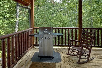 Beautiful Cabin Getaway with a Private Hot Tub near Downtown Gatlinburg in Tennessee - Gatlinburg, Tennessee - glamping.directory