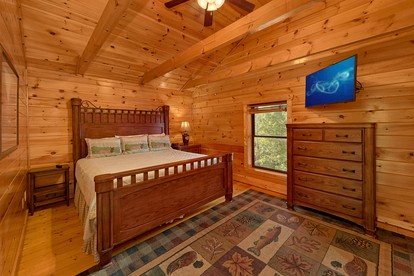 Beautiful Cabin Getaway with a Private Hot Tub near Downtown Gatlinburg in Tennessee - Gatlinburg, Tennessee - glamping.directory