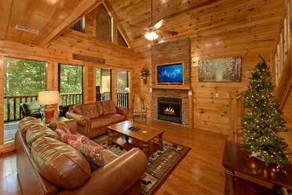 Beautiful Cabin Getaway with a Private Hot Tub near Downtown Gatlinburg in Tennessee - Gatlinburg, Tennessee - glamping.directory