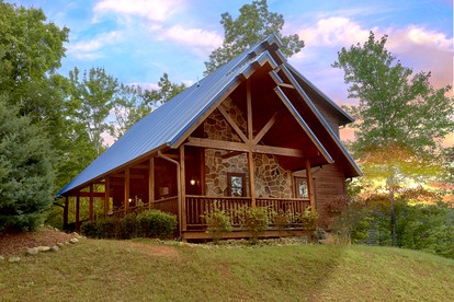 Beautiful Cabin Getaway with a Private Hot Tub near Downtown Gatlinburg in Tennessee - glamping.directory