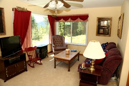 Cozy Suite Rental with Breathtaking Views near Sandpoint, Idaho - Careywood, Idaho - glamping.directory
