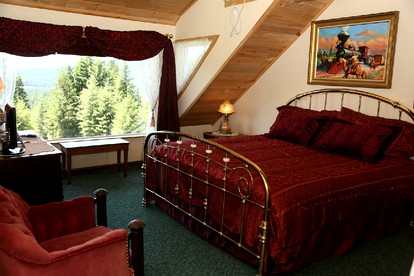 Cozy Suite Rental with Breathtaking Views near Sandpoint, Idaho - glamping.directory