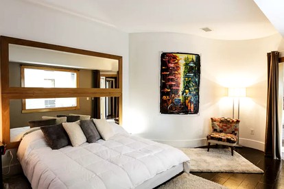Unique and Modern Getaway with an Exotic Aquarium in Indianapolis, Indiana - Indianapolis, Indiana - glamping.directory