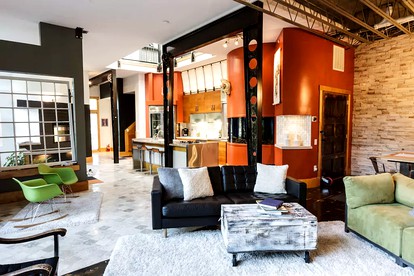 Unique and Modern Getaway with an Exotic Aquarium in Indianapolis, Indiana - Indianapolis, Indiana - glamping.directory