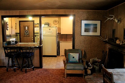 Cabin Rental with a Spacious Deck Nestled in the Woods of Lakeview, Oregon - Lakeview, Oregon - glamping.directory