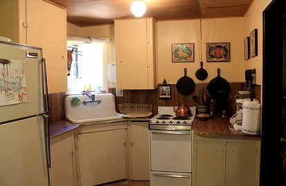 Cabin Rental with a Spacious Deck Nestled in the Woods of Lakeview, Oregon - Lakeview, Oregon - glamping.directory