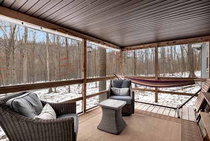Dog Friendly Cabin with a Wood Burning Stove, Screened-In Porch, and River Access near Cacapon Resort State Park, WV - Great Cacapon, West Virginia - glamping.directory