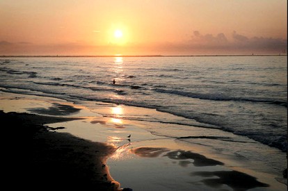 Charming Cottage Rental with Private Balcony Overlooking Beach on Port Aransas, Texas - Port Aransas, Texas - glamping.directory