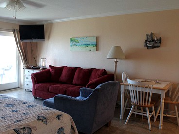 Charming Cottage Rental with Private Balcony Overlooking Beach on Port Aransas, Texas - Port Aransas, Texas - glamping.directory