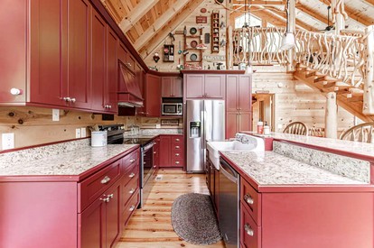 Incredible Family Cabin with Pool Table, Arcade Game, and Hot Tub for Luxury Getaway in Gatlinburg, Tennessee - Gatlinburg, Tennessee - glamping.directory
