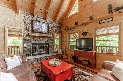 Incredible Family Cabin with Pool Table, Arcade Game, and Hot Tub for Luxury Getaway in Gatlinburg, Tennessee - Gatlinburg, Tennessee - glamping.directory