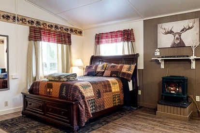 Studio Cabin Well Equipped Suitable for Two in Maine - Greenville, Maine - glamping.directory