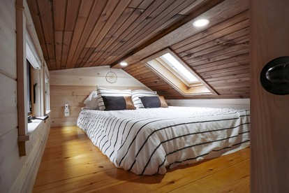 Stunning Cedar Tiny House with Sauna Access for a Romantic Getaway in Chester, Vermont - Chester, Vermont - glamping.directory