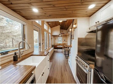 Stunning Cedar Tiny House with Sauna Access for a Romantic Getaway in Chester, Vermont - Chester, Vermont - glamping.directory