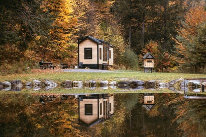 Stunning Cedar Tiny House with Sauna Access for a Romantic Getaway in Chester, Vermont - Chester, Vermont - glamping.directory