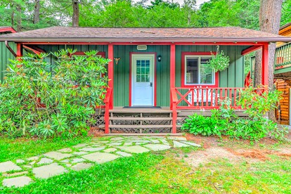 Charming Forest Cabin with a Hammock near Delaware Water Gap National Recreation Area, Pennsylvania - glamping.directory