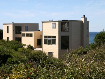 Luxury Beachfront Villa Rental in Cape Cod, Massachusetts - glamping.directory