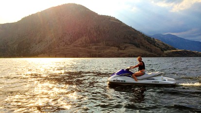 Luxury Vacation Rental on Palmer Lake in Okanogan County, Washington - Loomis, Washington - glamping.directory