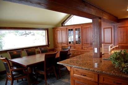 Luxury Vacation Rental on Palmer Lake in Okanogan County, Washington - Loomis, Washington - glamping.directory