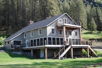Luxury Vacation Rental on Palmer Lake in Okanogan County, Washington - glamping.directory