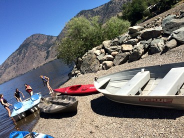 Luxury Vacation Rental on Palmer Lake in Okanogan County, Washington - Loomis, Washington - glamping.directory