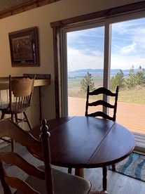 Heavenly Cottage with Private Deck and Lovely Countryside Views in Plummer, Idaho - Plummer, Idaho - glamping.directory