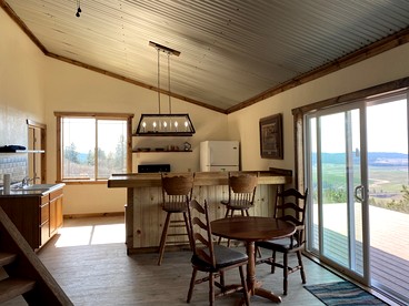 Heavenly Cottage with Private Deck and Lovely Countryside Views in Plummer, Idaho - Plummer, Idaho - glamping.directory