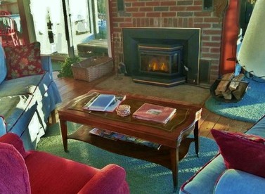 Idyllic Cottage Getaway with a Cozy Fireplace on Linekin Bay in Maine - East Boothbay, Maine - glamping.directory