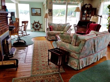 Idyllic Cottage Getaway with a Cozy Fireplace on Linekin Bay in Maine - East Boothbay, Maine - glamping.directory