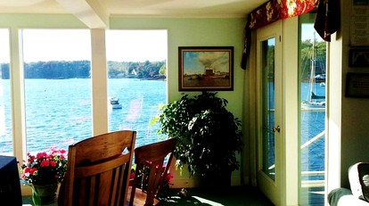 Idyllic Cottage Getaway with a Cozy Fireplace on Linekin Bay in Maine - East Boothbay, Maine - glamping.directory