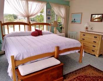 Idyllic Cottage Getaway with a Cozy Fireplace on Linekin Bay in Maine - East Boothbay, Maine - glamping.directory