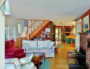 Idyllic Cottage Getaway with a Cozy Fireplace on Linekin Bay in Maine - East Boothbay, Maine - glamping.directory