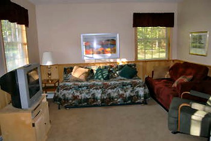 Cozy Two-Bedroom Vacation Rental on 35 Acres in Lake George, New York - Lake George, New York - glamping.directory