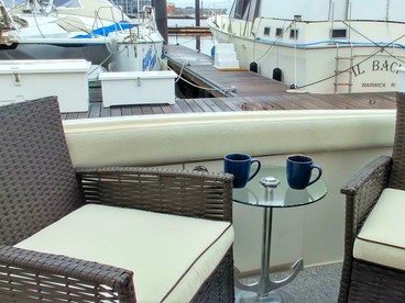 Luxury Boat Rental Located in the Marina of Boston Harbor, Massachusetts - Charlestown, Massachusetts - glamping.directory