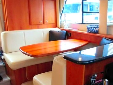 Luxury Boat Rental Located in the Marina of Boston Harbor, Massachusetts - Charlestown, Massachusetts - glamping.directory