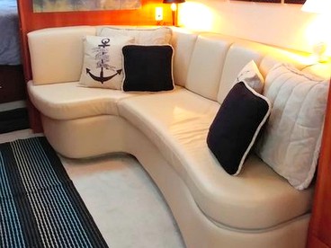 Luxury Boat Rental Located in the Marina of Boston Harbor, Massachusetts - Charlestown, Massachusetts - glamping.directory