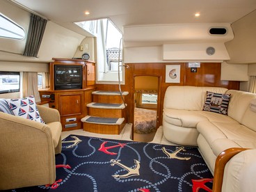 Luxury Boat Rental Located in the Marina of Boston Harbor, Massachusetts - Charlestown, Massachusetts - glamping.directory