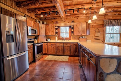Traditional Vacation Cabin with a Private Hot Tub in Hocking County, Ohio - Logan, Ohio - glamping.directory