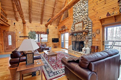 Traditional Vacation Cabin with a Private Hot Tub in Hocking County, Ohio - Logan, Ohio - glamping.directory