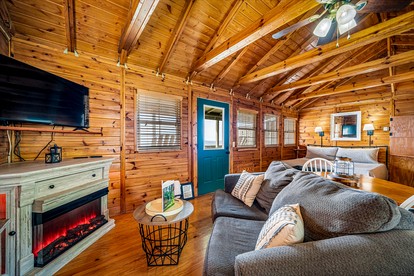 Impressive Wooden Rustic Cabin with Fireplace in Mentone, Alabama - Mentone, Alabama - glamping.directory