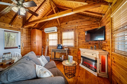 Impressive Wooden Rustic Cabin with Fireplace in Mentone, Alabama - Mentone, Alabama - glamping.directory