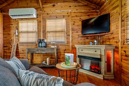 Impressive Wooden Rustic Cabin with Fireplace in Mentone, Alabama - Mentone, Alabama - glamping.directory